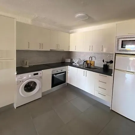 Apartamento Primo Piano Con Vista Piscina E Parziale Vista Mare